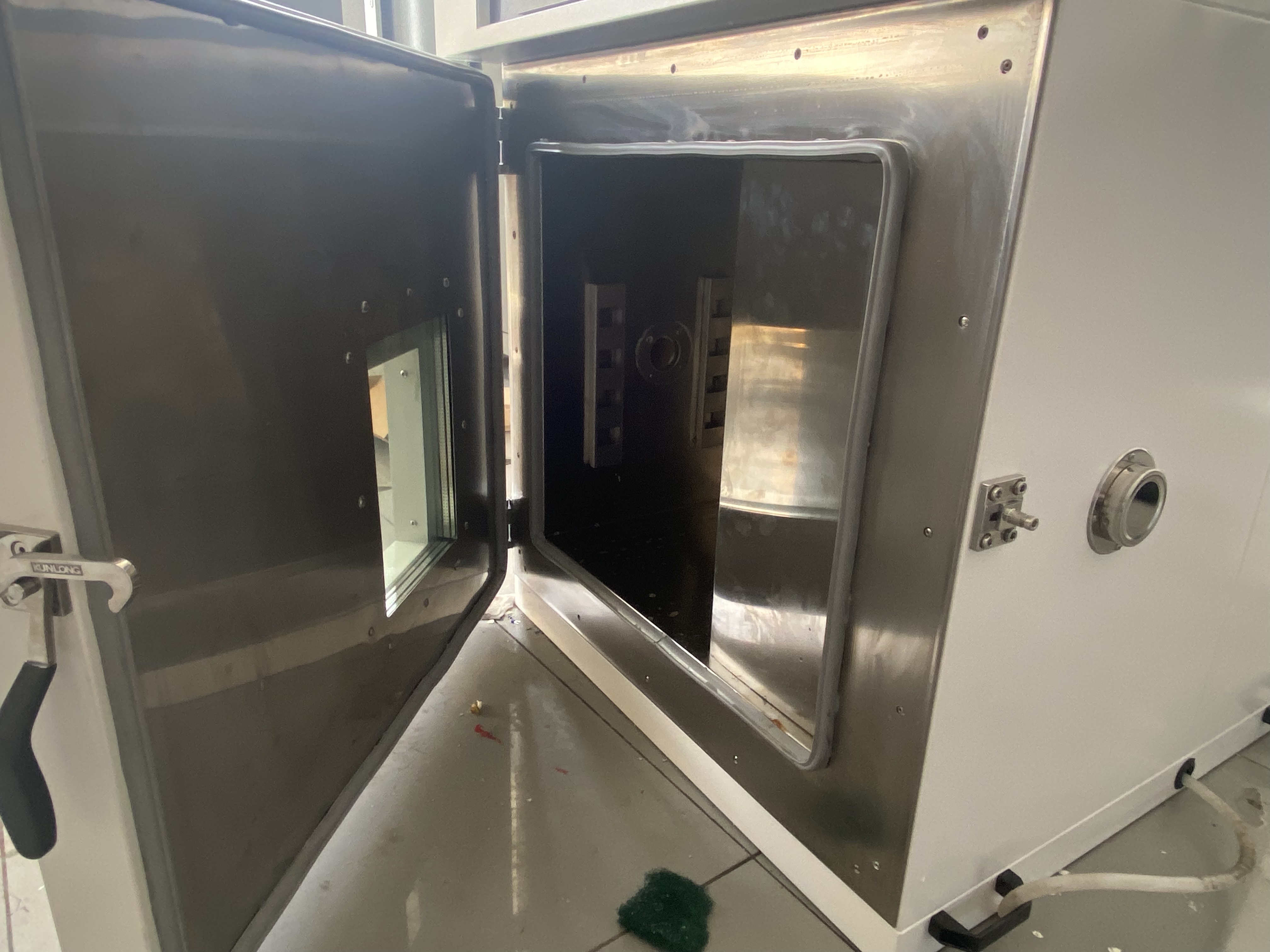 桌上型高低溫試驗箱示意圖